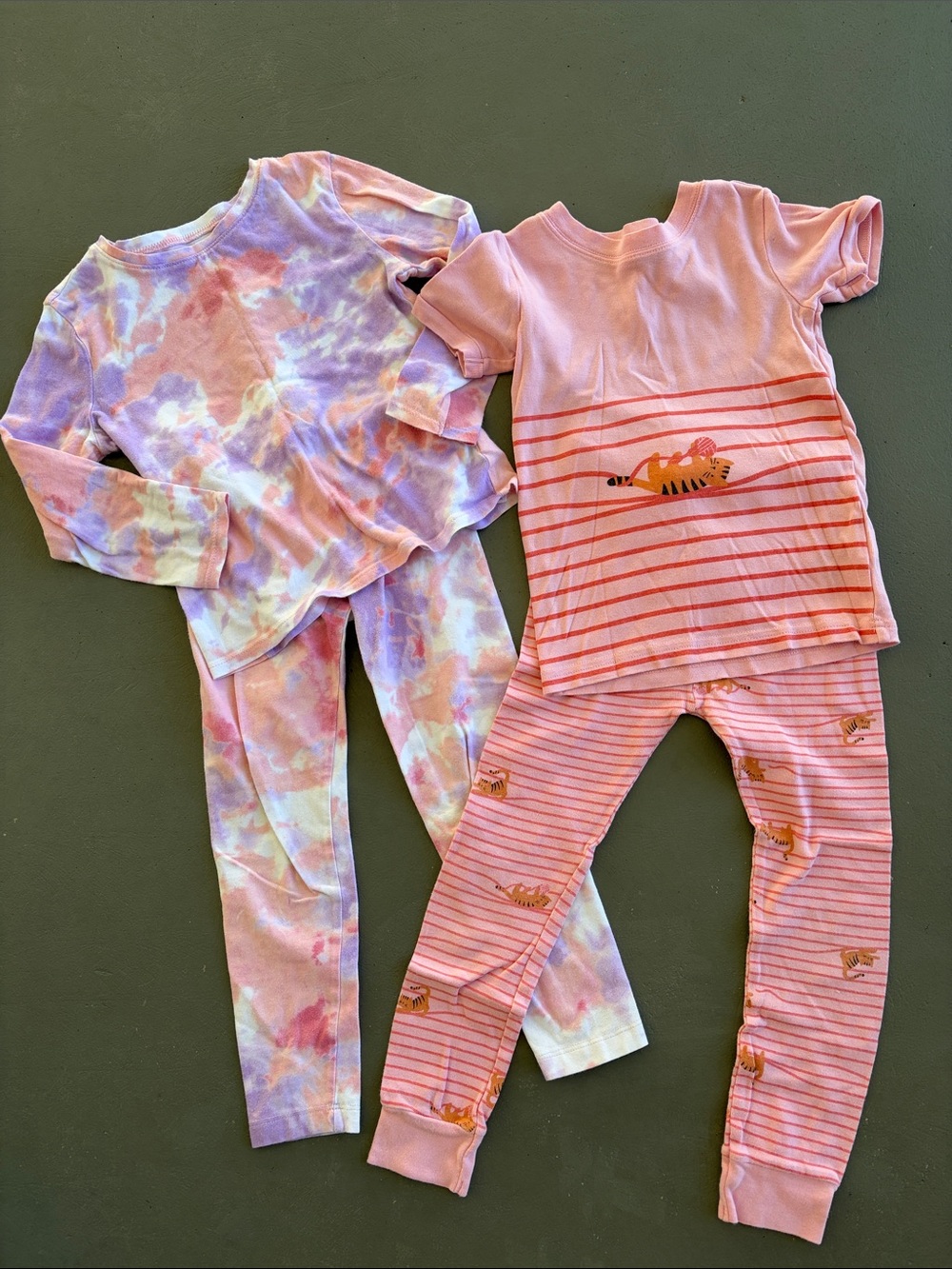 Old Navy Pink and Lavender Tie-Dye & Coral Striped Cat Kids Pajama Set 5T